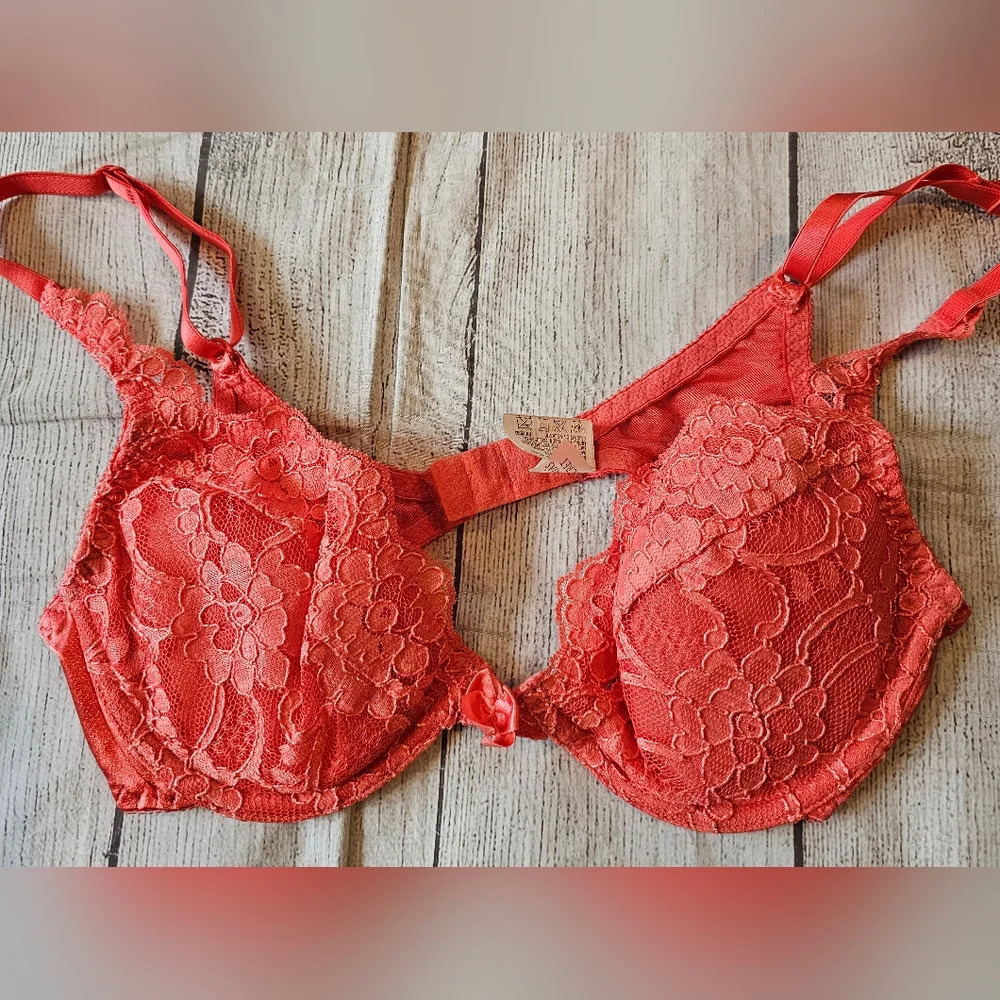 Victoria’s Secret Gold Label Vintage Size 34B Bra Coral Lace Underwire Lined USA - Picture 1 of 6